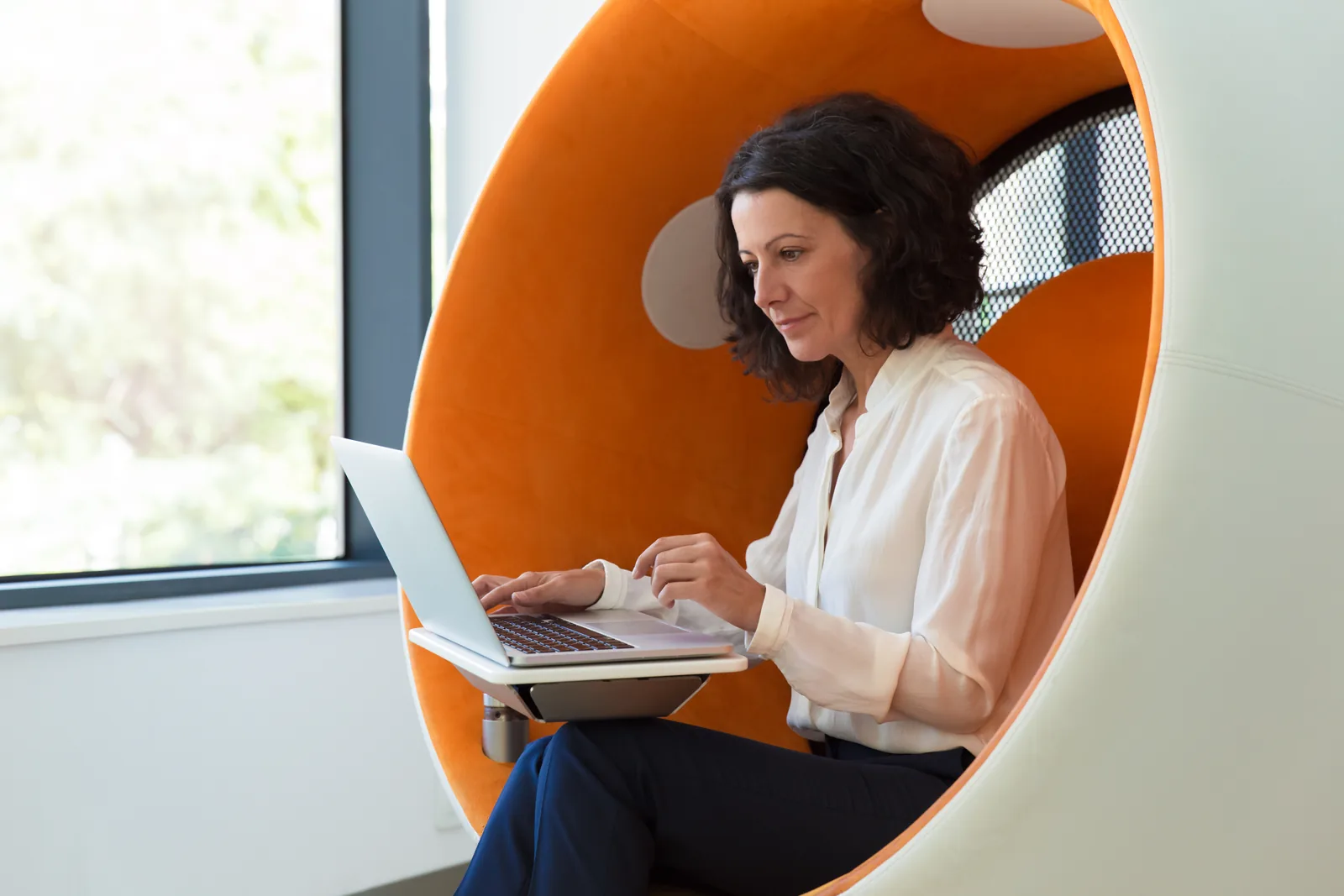 Directrice réseau qui pilote ses campagnes marketing multicanales avec l&rsquo;agent IA Lexxy